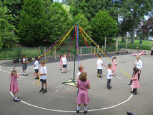 S83 Maypole with weighted base