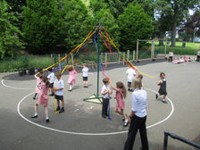 S83 Maypole with weighted base