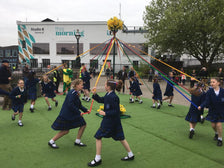 S83 Maypole with weighted base