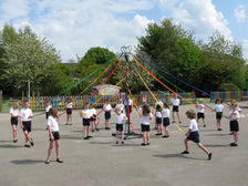 S83 Maypole with weighted base