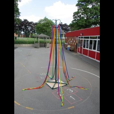 S83 Maypole